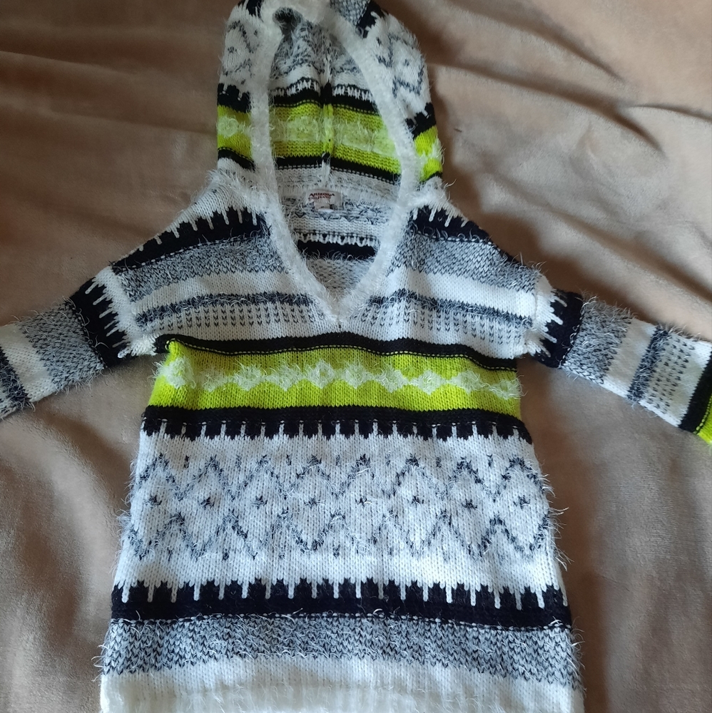 Arizona jeans xs long sleeve hooded sweater.